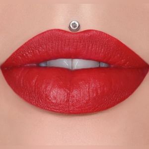 NIB❤️‍🔥"Confessional" 😍 Jeffree Star Velvet Trap Lipstick💄 SOLD OUT!